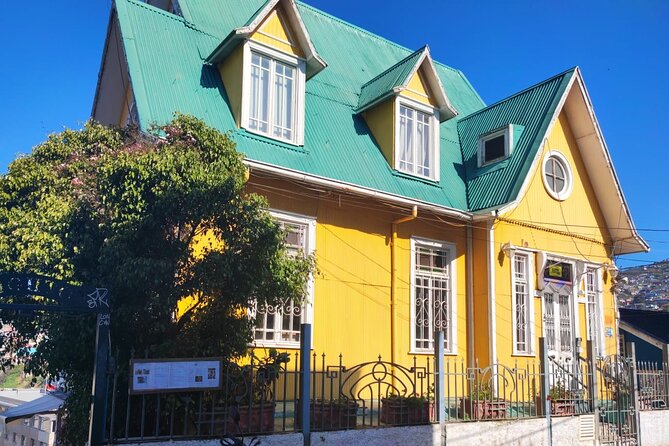 2 Hour Walking Tour in Valparaiso - Bavestrello Passage shows the city’s smaller scale