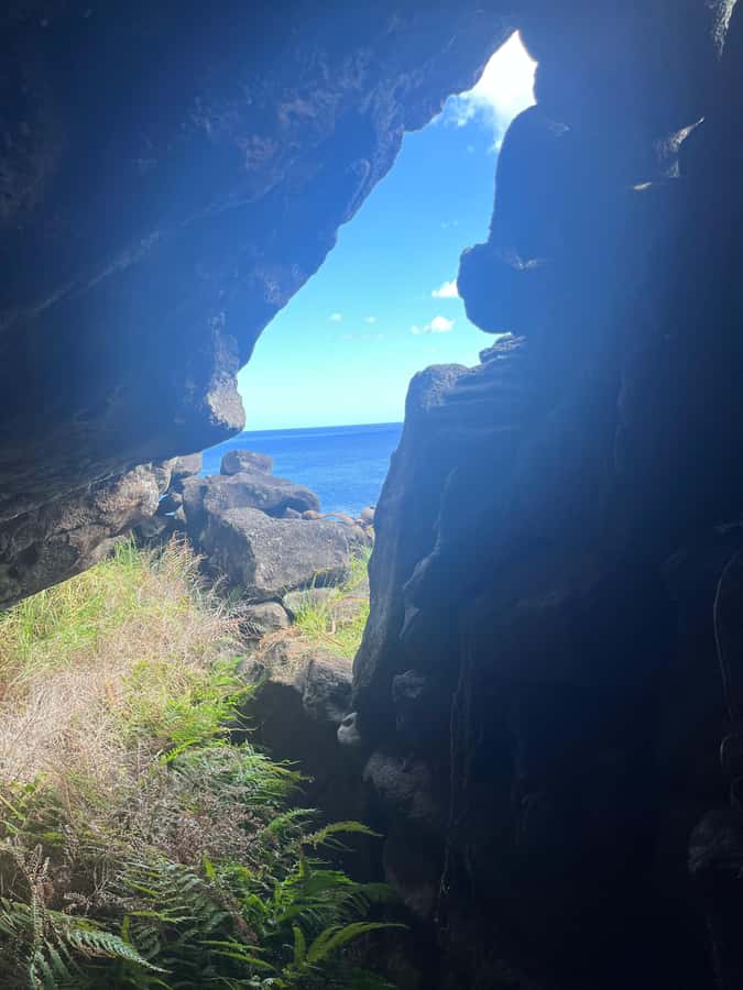 Adventures in Rapa Nui: High-quality tourism with Easter Island Your Tour. - Te Pito Kura adds a different kind of mystery