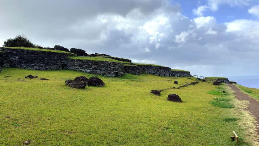 Ahu Vinapu, Rano Kao and Orongo City Half-Day Tour - Should you book Ahu Vinapu, Rano Kau, and Orongo?