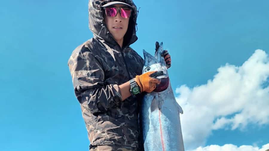 Ancestral fishing: Fishing with an experienced Rapa Nui - What happens if you catch a fish