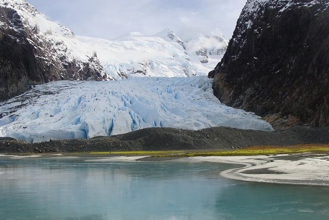 Balmaceda and Serrano Glaciers Sightseeing Cruise from Puerto Natales - Finding a good place on the boat