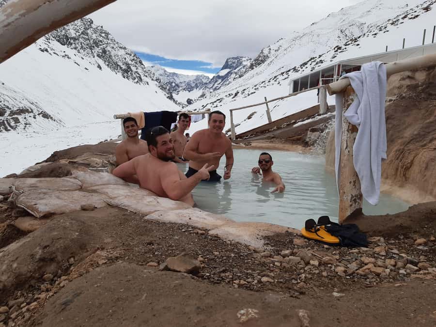 CAJON DEL MAIPO TOUR + TERMAS COLINA + EMBALSE EL YESO AND PICNIC - Breakfast stop before the high Andes