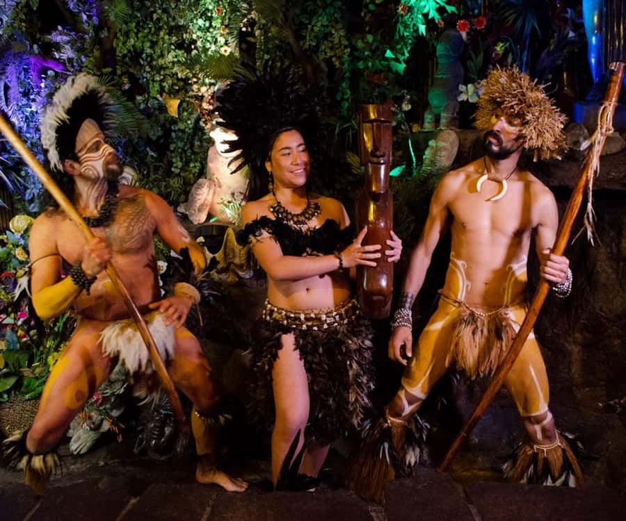 Dinner Show in Bali Hai with Wine refill and transportation - The 10 p.m. show starts with Chilean folklore