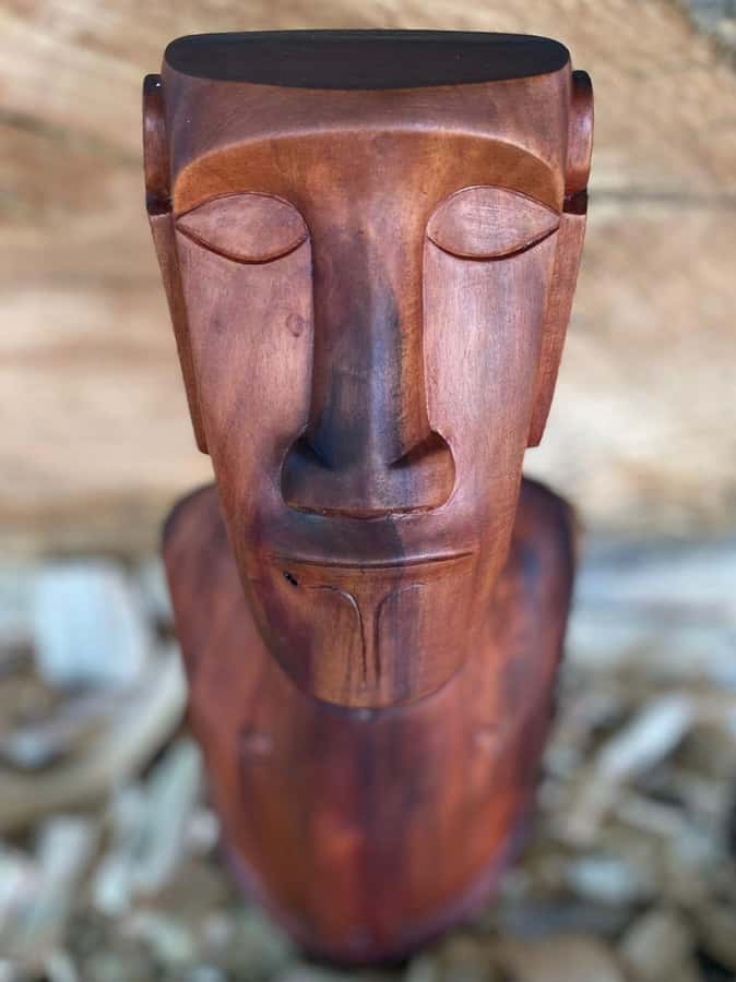 Easter Island: Demo of How to Carve a Moai statue - Key points at a glance