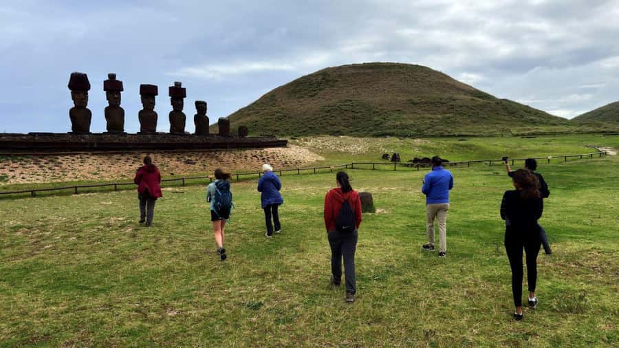 Easter Island: Full-Day Tour to Anakena - Ahu Tongariki and fifteen giants by the sea