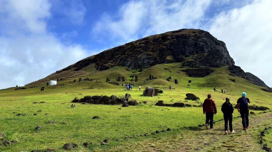 Easter Island: Full-Day Tour to Anakena - What the guide adds to the day