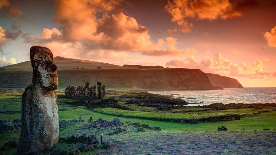Easter Island: Private Full Day History Of The Moai - Ahu Ahahanga and moai left where they fell