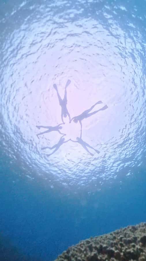 Easter island: Snorqueling tour on coral reefs - Getting ready with wetsuit, mask, and fins