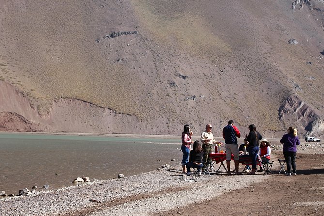 Embalse el Yeso and Termas del Plomo in semi-private 4x4 - The season, weather, and practical limits