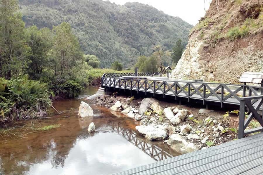 From Puerto Varas: Full Day to Termas del Sol & Cochamo Valley - Who should book this outing?