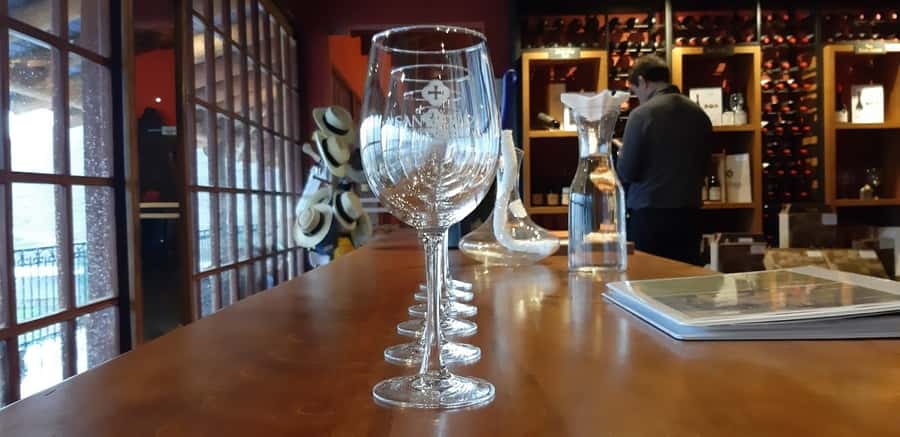 From Santiago: Isla Negra, Pablo Neruda Museum & Winery Tour - Pomaire for pottery, crafts, and lunch