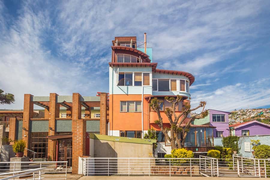 Full Colors: Valparaíso and Viña del Mar - The guide and transport can shape the whole day