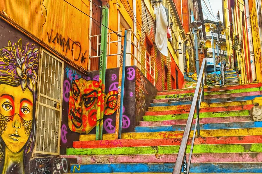 Full Colors: Valparaíso and Viña del Mar - Starting in Santiago with five pickup choices