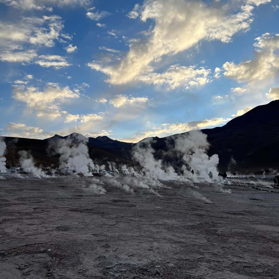Geysers del Tatio: Sunrise and breakfast in Atacama - Sunrise among more than 80 geysers