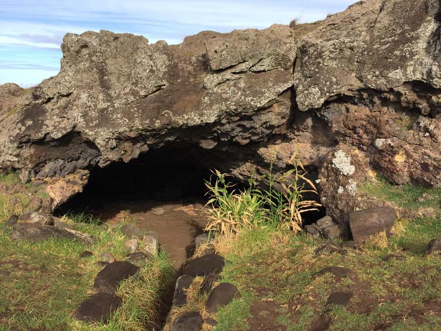 Hanga Roa: Full Day Moai and Mistery - Vaihu and Akahanga: Moai in Their Fallen State