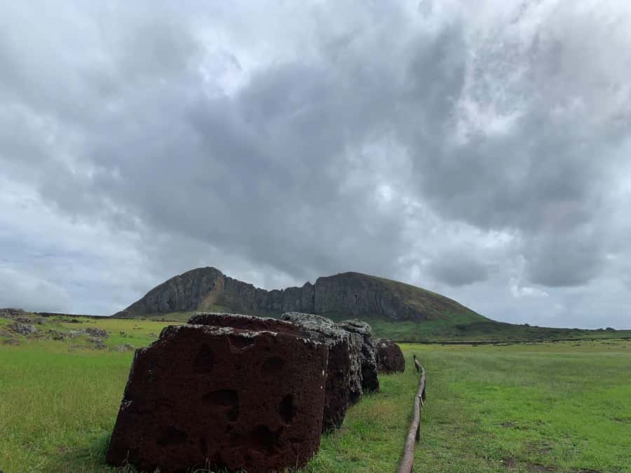 Private tour: where the history of the Moai was born - Rano Raraku: the volcanic quarry that made the moai