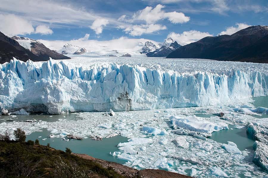 Puerto Natales: Day Trip to Perito Moreno Glacier Argentina - The El Calafate handoff and what it means