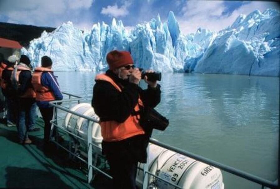 Puerto Natales: Grey Glacier Navigation w/ Transport - The 35-minute walk beside Lake Grey
