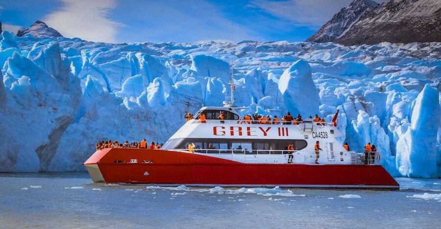 Puerto Natales: Grey Glacier Navigation w/ Transport - The two-hour ride from Puerto Natales