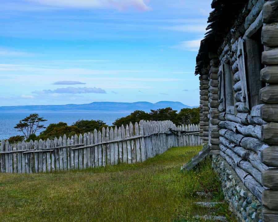 Punta Arenas: Fuerte Bulnes Shore Tour for Cruisers - Walking through the reconstructed Fuerte Bulnes