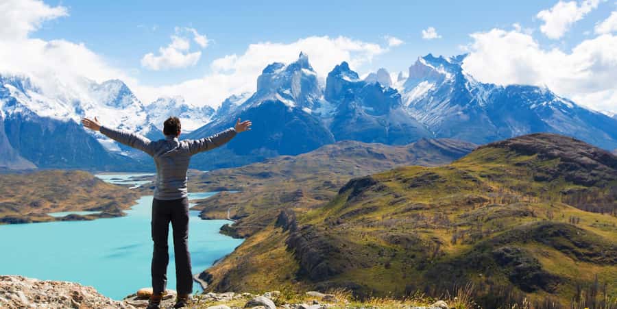 Punta Arenas: Full Day Torres del Paine + Milodon Cave - The long road through Puerto Natales