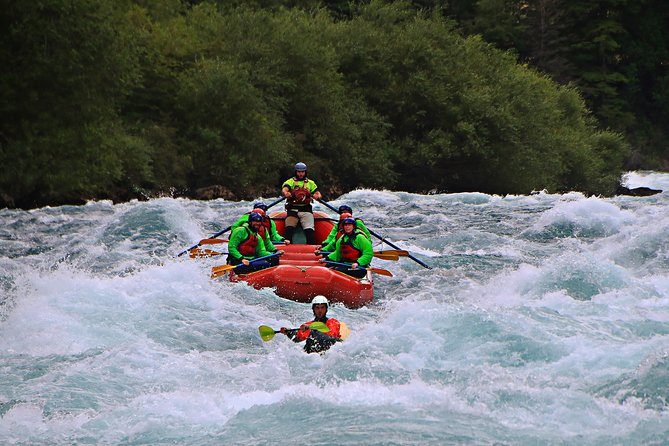 Rafting Azul a Macal - Futaleufu River - Río Azul: canyon views with lively whitewater
