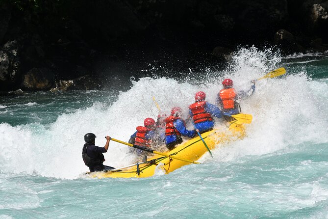 Rafting Futaleufu River Bridge to Bridge Section - Getting ready with the river team
