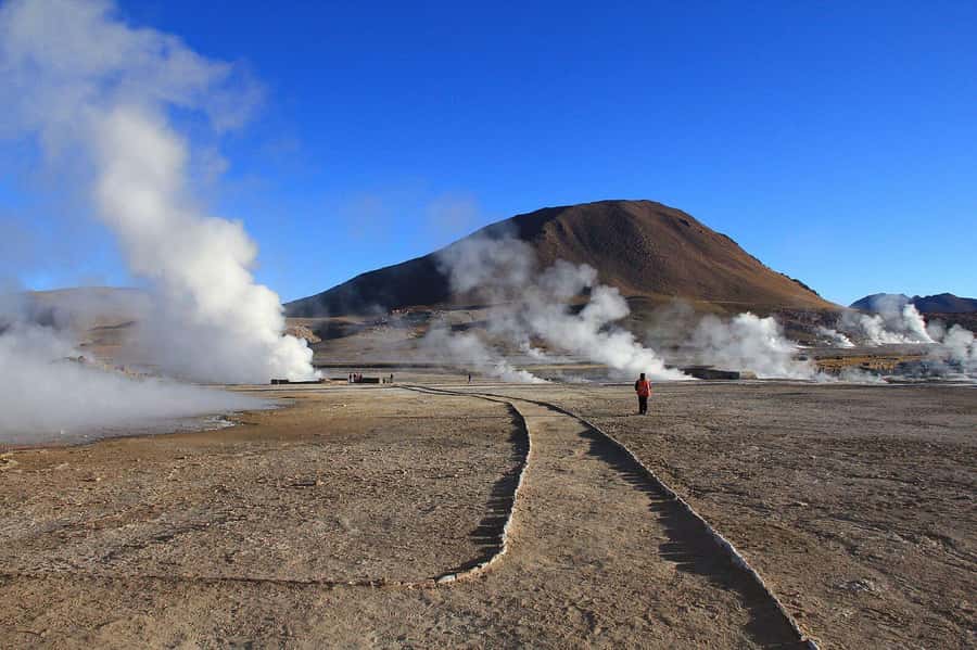 San Pedro de Atacama: Tatio Geysers and Machuca Tour - Breakfast in the mountains