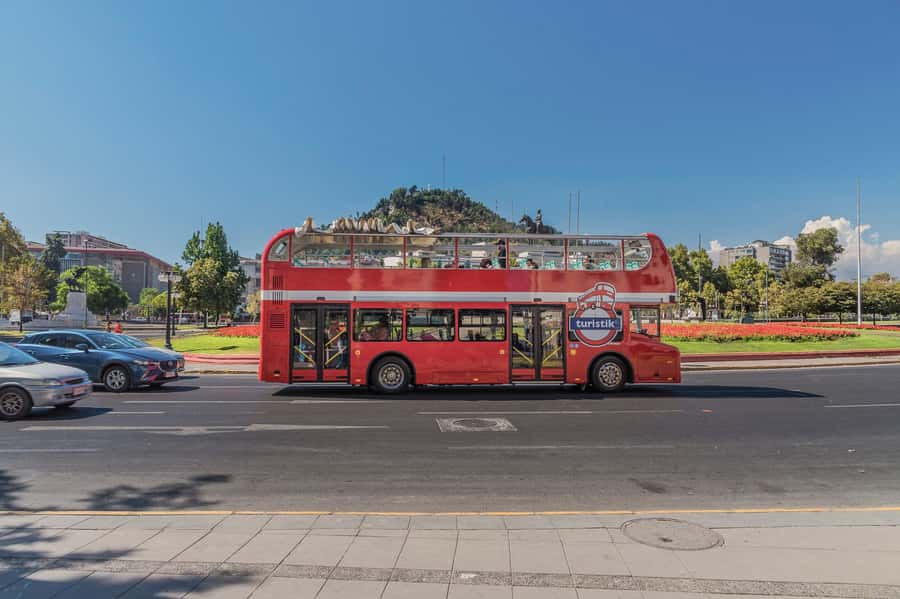 Santiago: 2-Day Hop-On Hop-Off Bus Ticket and Cable Car - Stop 2: Parque Bicentenario for open space and wildlife