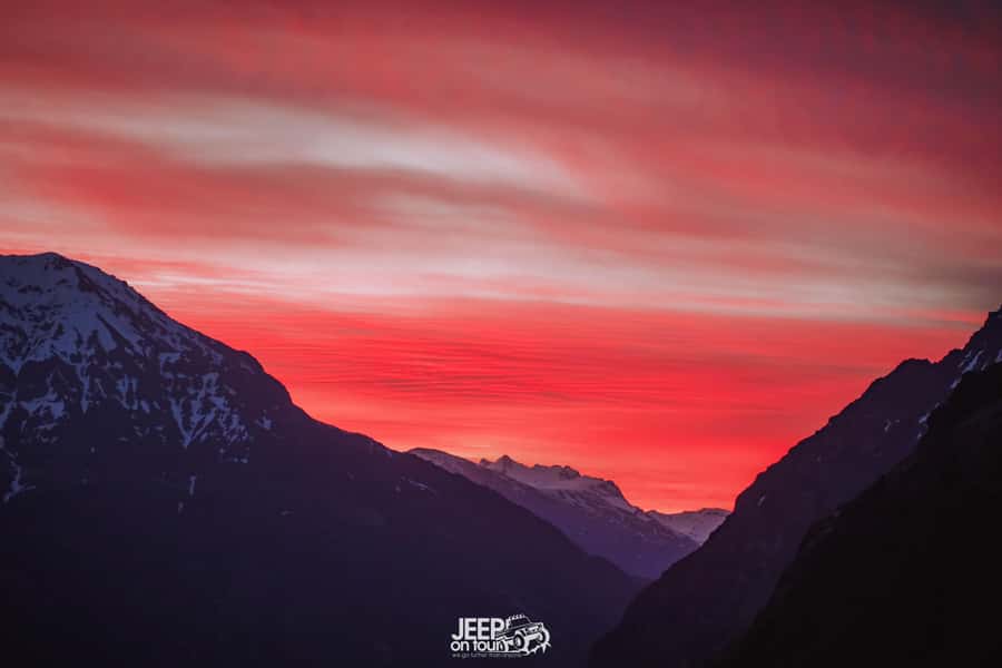 Santiago: Cajón del Maipo Hot Springs & Chilean Barbecue - Sunset viewpoints above the Cajón del Maipo