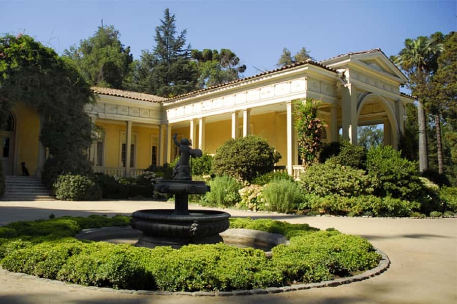 Santiago: Concha y Toro Winery 4–Hour Tour & Sommelier Class - Gardens, Architecture, and the Garden of Varieties