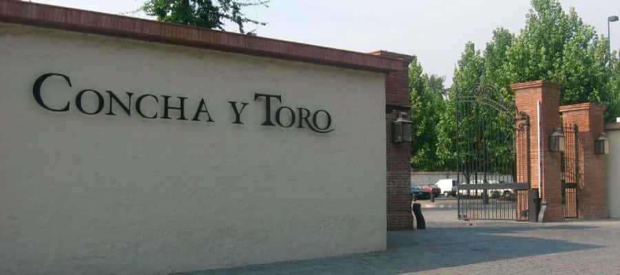Santiago: Concha y Toro Winery 4–Hour Tour & Sommelier Class - Leaving Santiago in a Climate-Controlled Van
