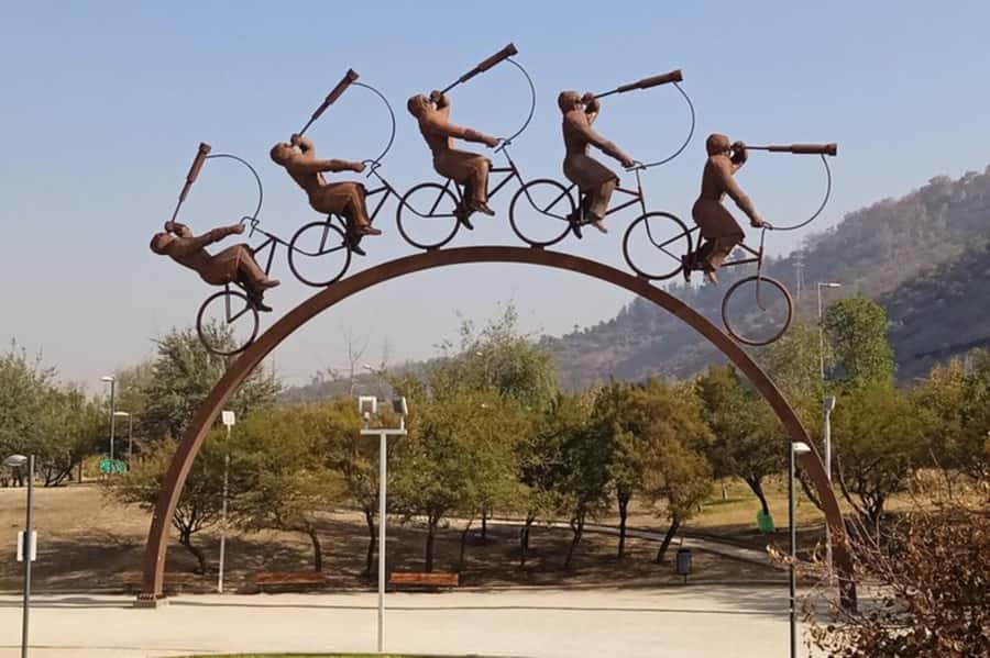 Santiago de Chile: Half-Day City Tour with Local Cuisine - Las Condes, Vitacura, Providencia, and Sanhattan