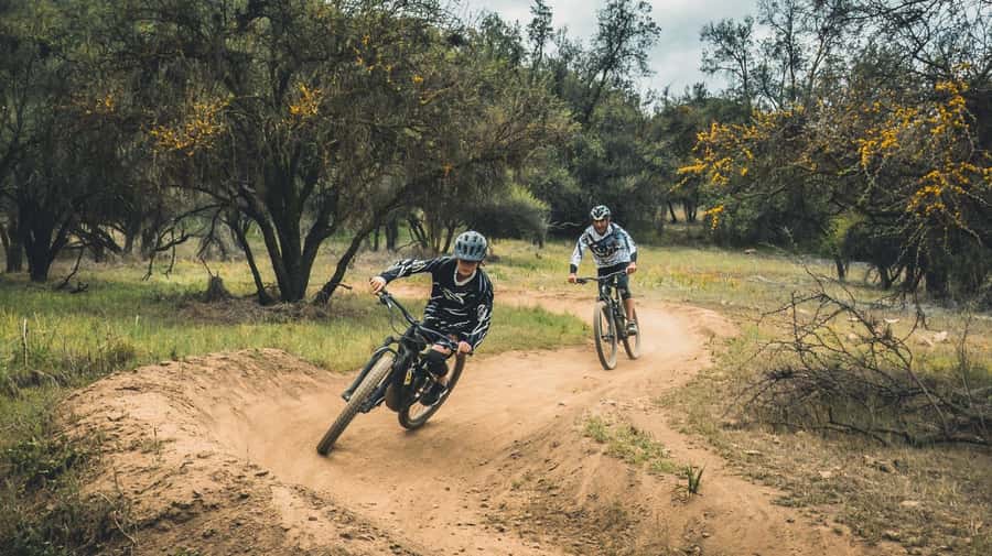 Santiago: E- Mountain Bike Rental to ride in a bike park - Collecting the bike from the M3 Storage depot