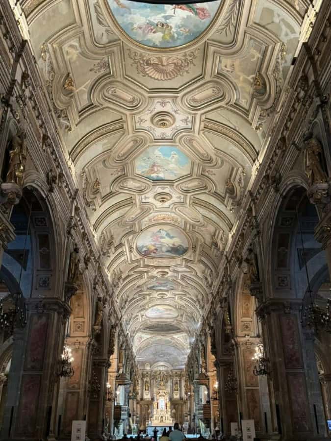 Santiago: Guided City Tour through the historic center of Santiago - The guides and the value of the commentary