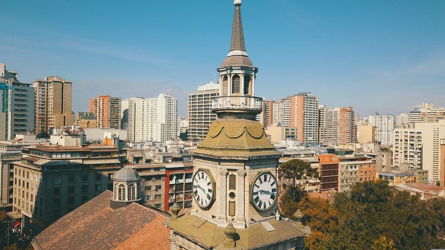 Santiago: Guided Full-Day Walking Tour with a Chilean Lunch - The value of a private guide