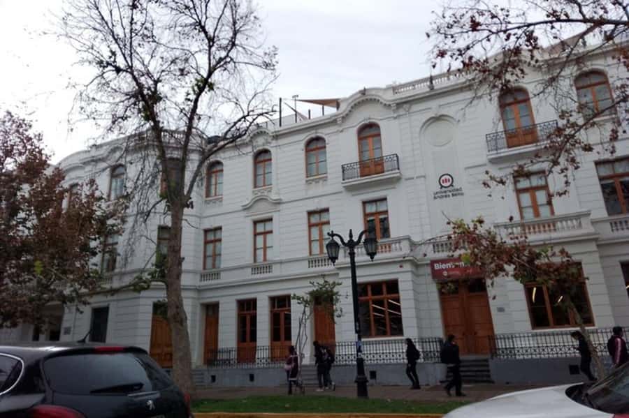 Santiago: Guided Walking Tour of the Historical Old Town - Bellas Artes and the move toward art and parks