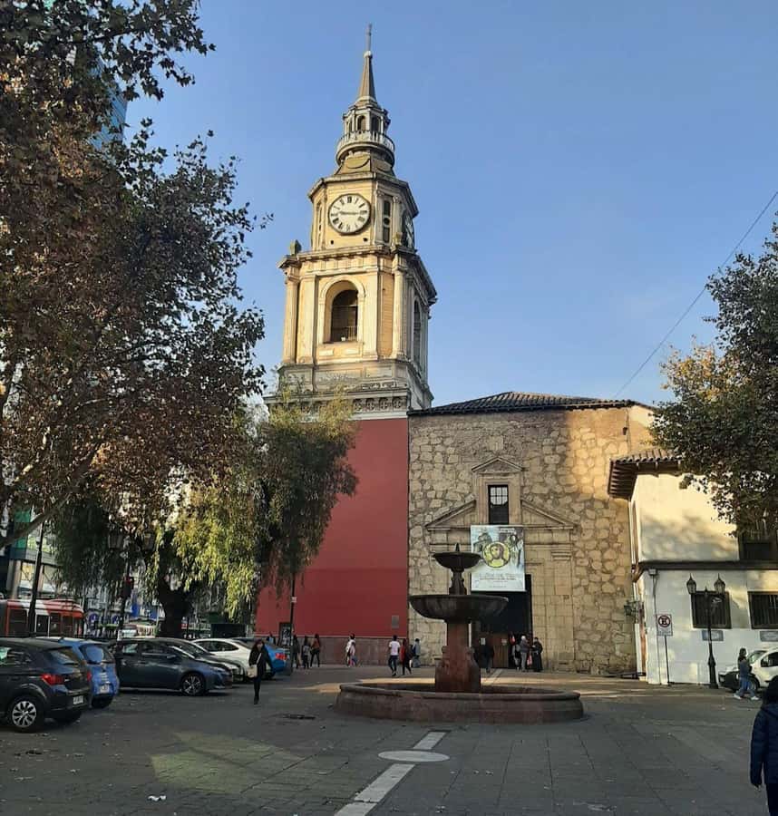 Santiago: Guided Walking Tour through the Historic Center - Why a Guided Walk Works Well in Santiago