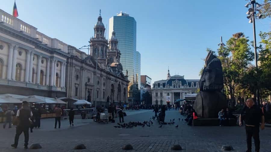 Santiago: Highlights Private City Tour - La Moneda: politics explained from the outside