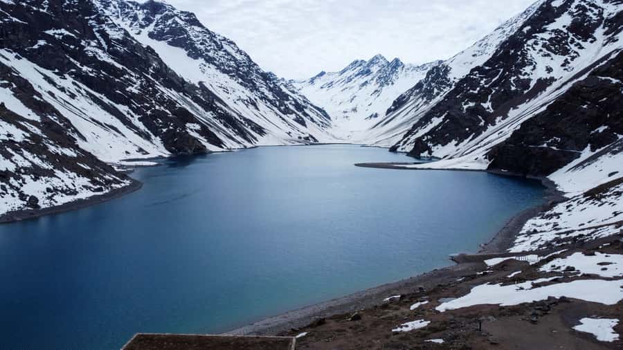 Santiago: Inca Lagoon Tour with Local Vineyard and Tasting - San Esteban and the vineyard beside the Andes