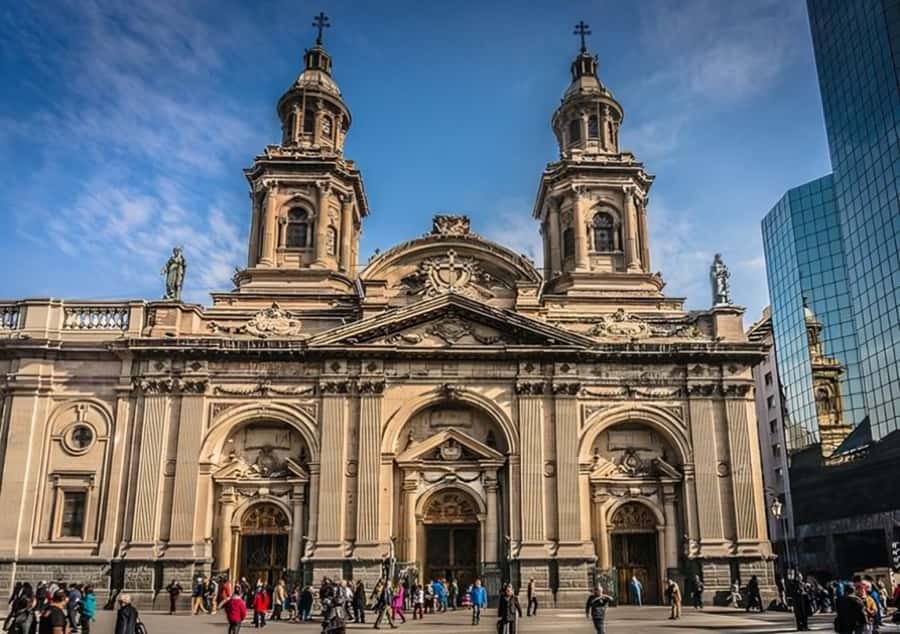 Santiago : Must-See Sites Walking Tour With A Guide - Starting at La Moneda, Santiago’s seat of government