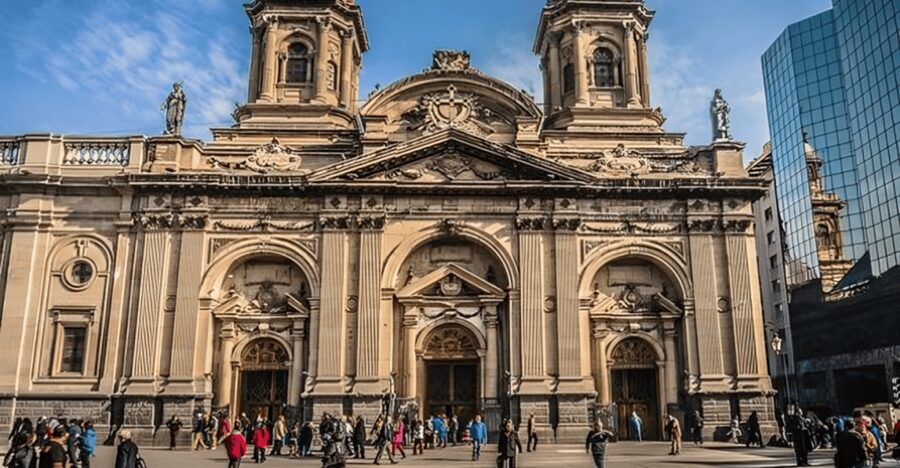 Santiago : Must-See Sites Walking Tour With A Guide - Bellas Artes, Lastarria, and Santiago’s creative side