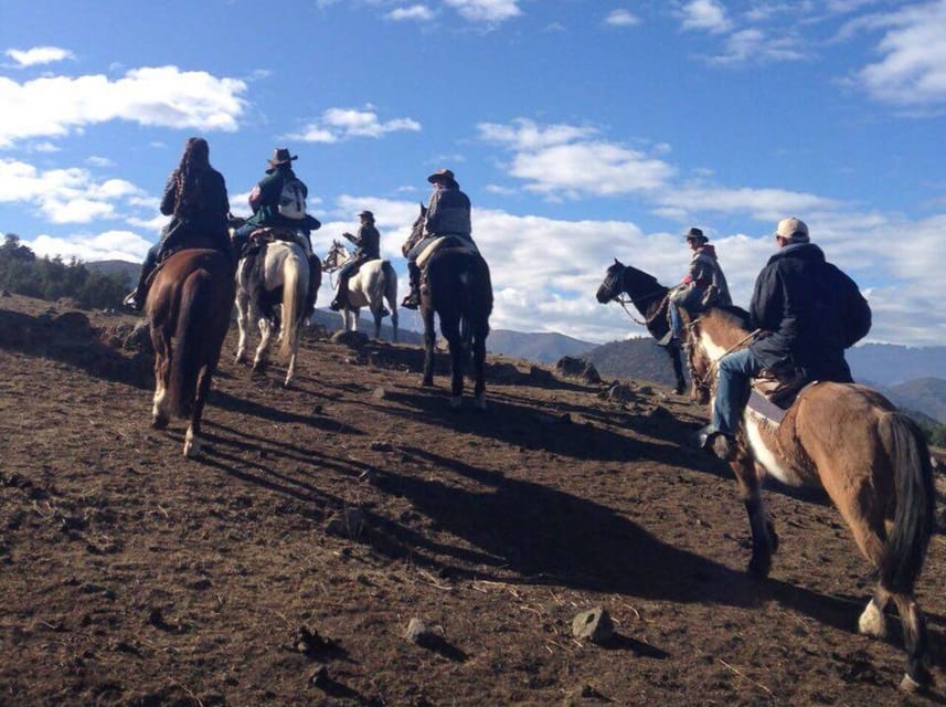 Santiago: Private Andes Foothills Horseback Riding. Half day - Reaching the plateau and the main lookout