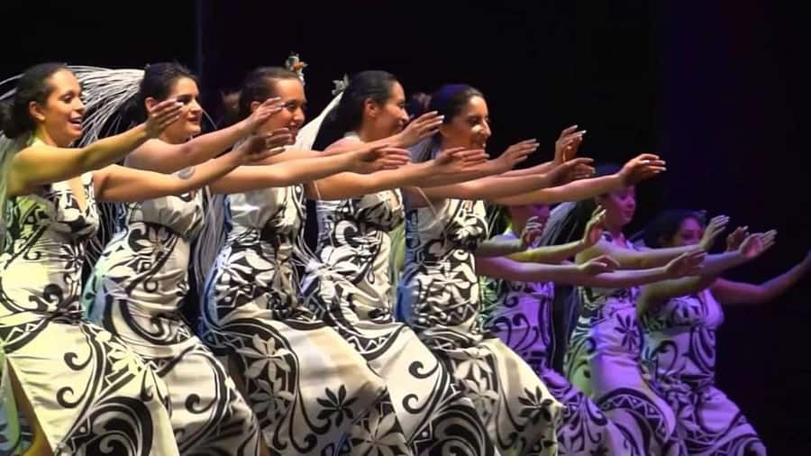 Santiago: Private Dinner & Chilean Folk Show with Transfers - The Rapa Nui and Polynesian dance segment