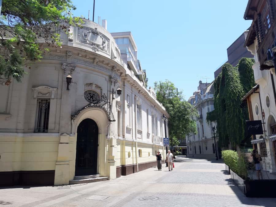 Santiago: Private Half-Day City Tour - Tasting Chilean food during a short city visit