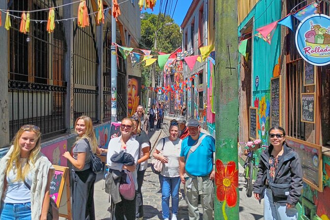 Santiago: Viña del Mar, Valparaiso & Casablanca Valley Tour - Walking Valparaíso’s painted hills