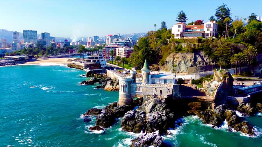 Santiago: Viña del Mar, Valparaiso, with Wine Tasting - Viña del Mar: gardens, seaside polish, and a Moai