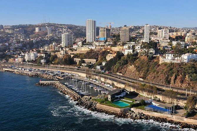 SIB Viña Del Mar and Valparaiso Day Trip from Santiago - Entering Valparaiso by funicular and hillside streets