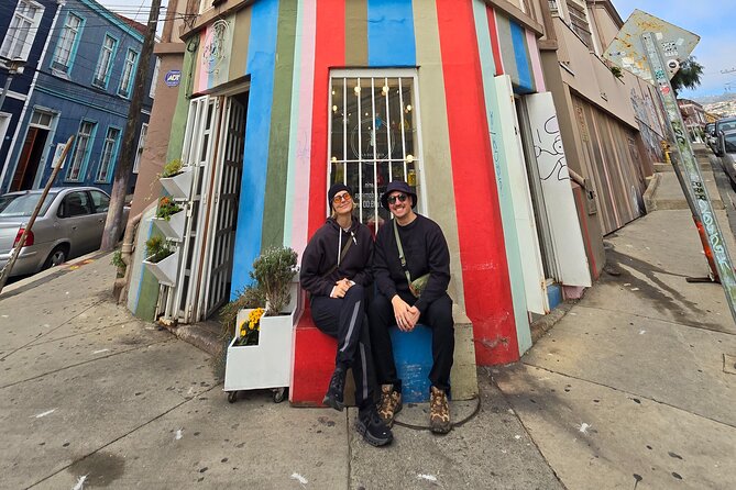 Street Art in Valparaiso and Wines in Casablanca from Santiago - Walking downhill through Cerro Alegre