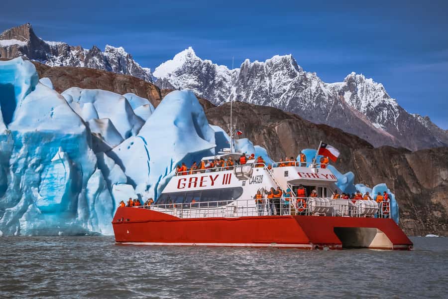 Torres del Paine: 3-Hour Scenic Boat Tour to Grey Glacier - The 3-kilometer walk along Grey Beach